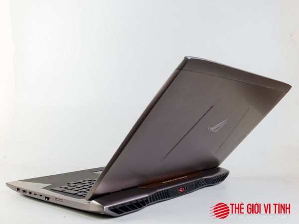 Mở hết cỡ góc xoay màn hình.