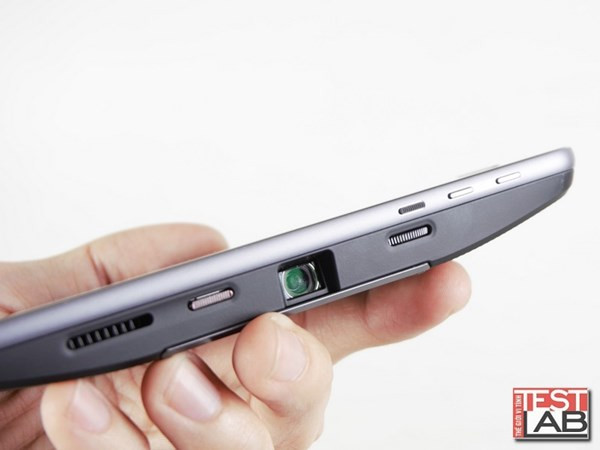 Moto Insta-share Projector có thể cho khung hình lên đến 70 inch. Moto Insta-share Projector có thể cho khung hình lên đến 70 inch.