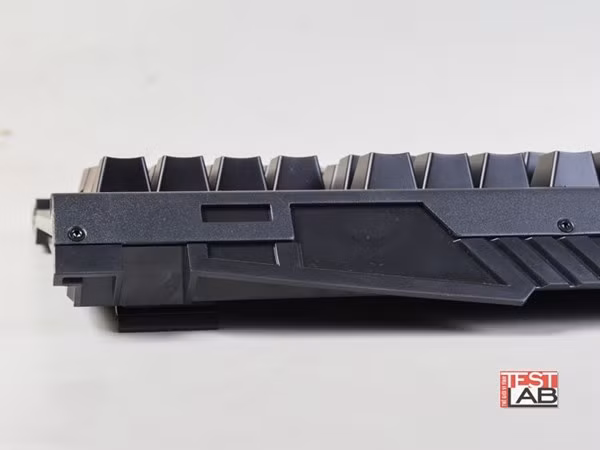 Dàn phím "cục mịch" cho "điểm rơi" chính xác.