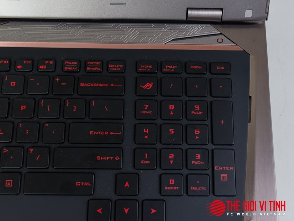 Phím ROG ép xung hệ thống nằm gọn trong bàn phím số.