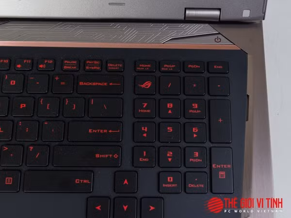Phím ROG ép xung hệ thống nằm gọn trong bàn phím số. Phím ROG ép xung hệ thống nằm gọn trong bàn phím số.