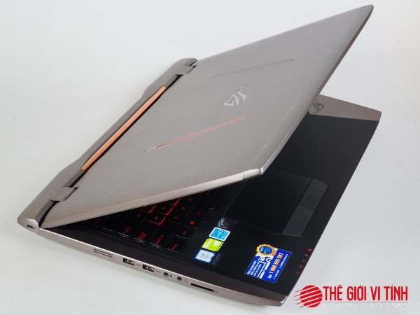 Trông ROG G701VI rất gọn gàng và sành điệu.