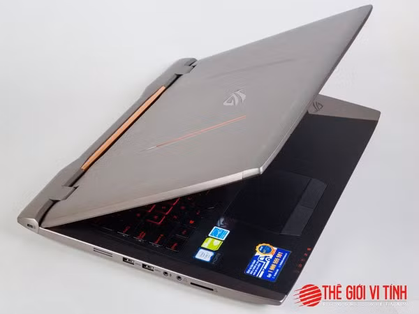 Trông ROG G701VI rất gọn gàng và sành điệu. Trông ROG G701VI rất gọn gàng và sành điệu.