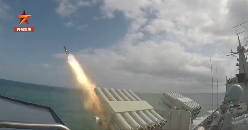 Tàu hải quân Trung Quốc diễn tập bắn đạn thật trên biển Hoa Đông nhằm vào Đài Loan (Ảnh: CCTV).