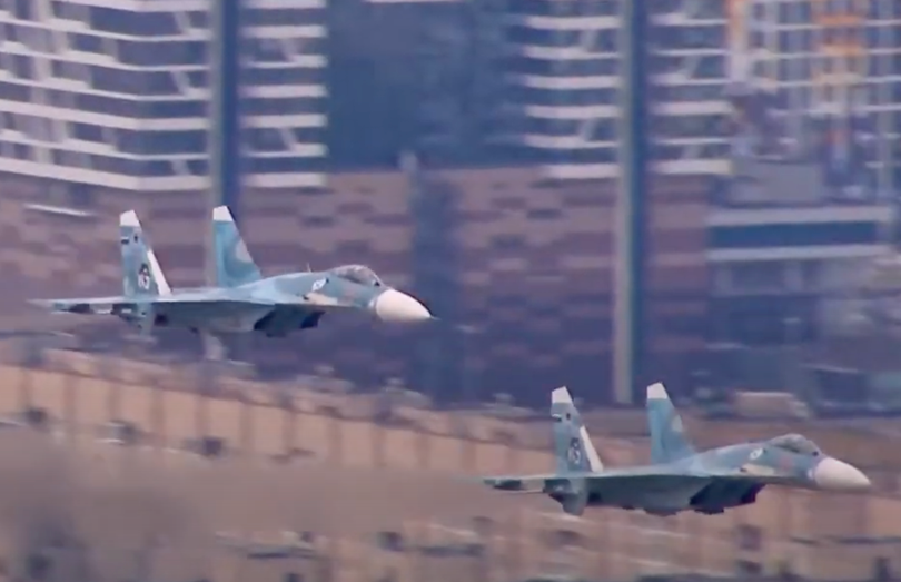 Các máy bay Su-33 bay biểu diễn (Ảnh: guancha). Các máy bay Su-33 bay biểu diễn (Ảnh: guancha).