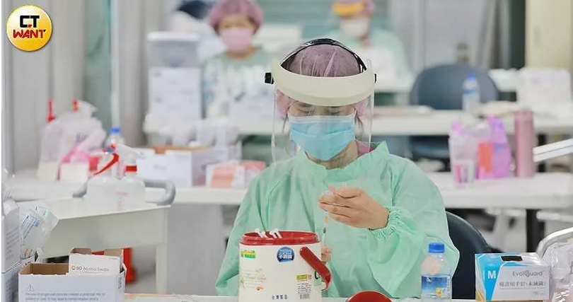 Các nhà khoa học Anh đã phát hiện những đột biến bất thường ở biến chủng Lambda (Ảnh: Yahoo). Các nhà khoa học Anh đã phát hiện những đột biến bất thường ở biến chủng Lambda (Ảnh: Yahoo).