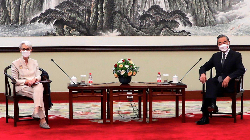 Cuộc gặp gữ giữa Ngoại trưởng Trung Quốc Vương Nghị và Thứ trưởng Thường trực Bộ Ngoại giao Mỹ Wendy Sherman (Ảnh: AP). Cuộc gặp gữ giữa Ngoại trưởng Trung Quốc Vương Nghị và Thứ trưởng Thường trực Bộ Ngoại giao Mỹ Wendy Sherman (Ảnh: AP).