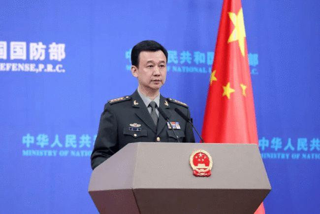 Người phát ngôn Bộ Quốc phòng Trung Quốc Ngô Khiêm lớn tiếng cảnh báo Mỹ về việc cho máy bay hạ cánh xuống Đài Loan (Ảnh: THX).