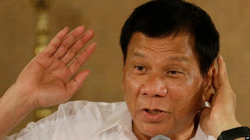 Giới nghiên cứu cho rằng sau khi thất bại trong chính sách thân Trung Quốc , ông Duterte đang quay lại với Mỹ (Ảnh: AP).