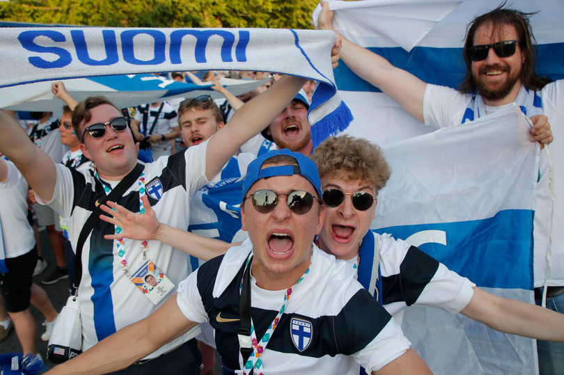 Ít nhất 300 cổ động viên Phần Lan đã lây nhiễm COVID-19 sau khi xem trận cầu ở St. Peterburg (Nga) trở về (Ảnh: Reuters).