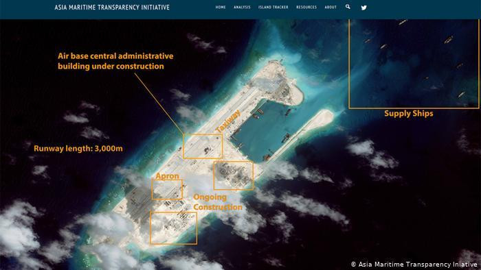 Trung Quốc đã lấp biển tạo đảo nhân tạo, xây dựng nhiều tiền đồn quân sự trên một số đảo nhỏ ở Biển Đông (Ảnh: Deutsche Welle). Trung Quốc đã lấp biển tạo đảo nhân tạo, xây dựng nhiều tiền đồn quân sự trên một số đảo nhỏ ở Biển Đông (Ảnh: Deutsche Welle).