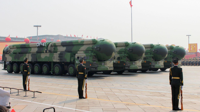 Đội hình tên lửa ICBM Dongfeng-41 tham gia diễu binh (Ảnh THX).