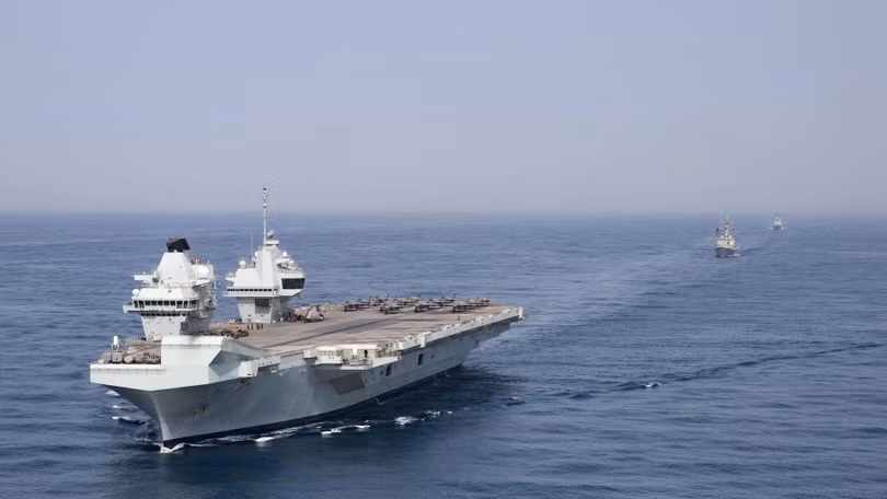 Nhóm tác chiến tàu sân bay HMS Queen Elizabeth vừa đi qua Biển Đông (Ảnh: USNavy).