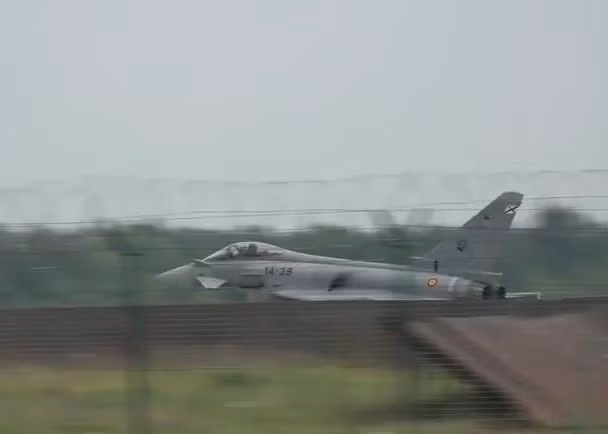 Máy bay Typhoon của Không quân Tây Ban Nha cất cánh (Ảnh: Đông Phương)