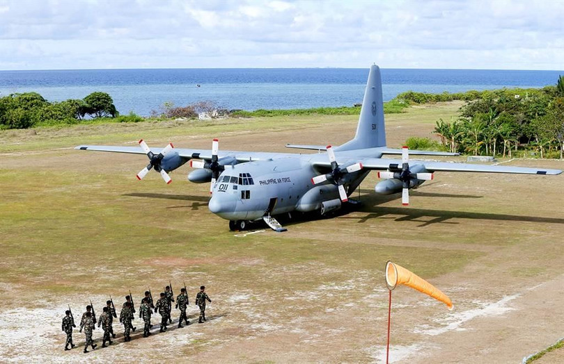 Một chiếc C-130 của quân đội Philippines (Ảnh: Đông Phương), Một chiếc C-130 của quân đội Philippines (Ảnh: Đông Phương),