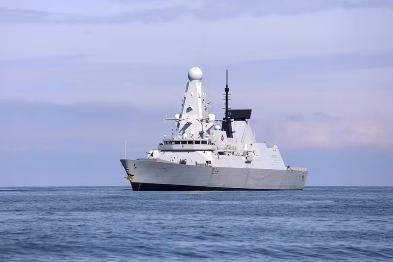 Tàu khu trục HMS Defender của Anh bị Nga cáo buộc xâm phạm lãnh hải Nga trên Biển Đen và bị nổ súng cảnh cáo hồi tháng 6 (Ảnh: AP).