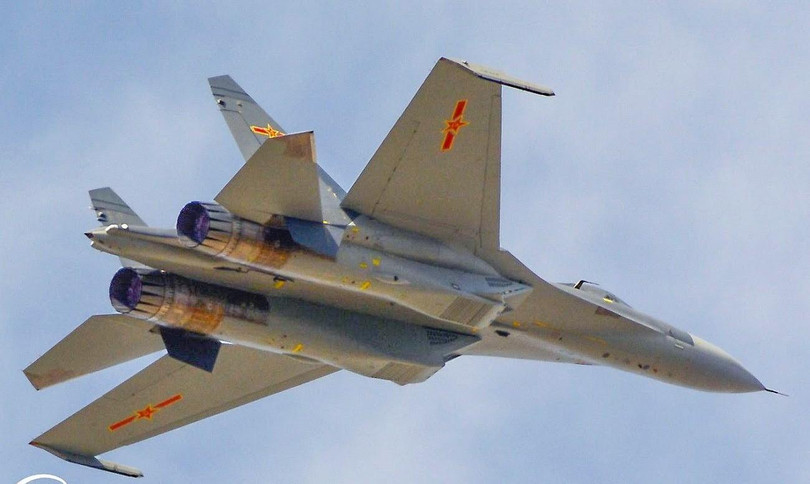 Một chiếc J-11B với kiểu sơn cũ (Ảnh: sina).