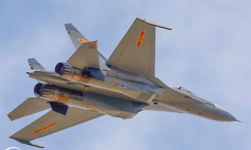 Một chiếc J-11B với kiểu sơn cũ (Ảnh: sina).