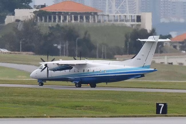 Chiếc máy bay trinh sát C-146A hạ cánh xuống sân bay Tùng Sơn hôm 15/7 (Ảnh: UDN).