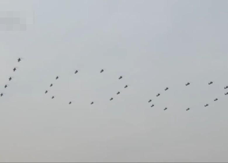 Các trực thăng Z-8 xếp thành số 100 tượng trưng 100 năm thành lập Đảng Cộng sản Trung Quốc (Ảnh: Dwnews). Các trực thăng Z-8 xếp thành số 100 tượng trưng 100 năm thành lập Đảng Cộng sản Trung Quốc (Ảnh: Dwnews).