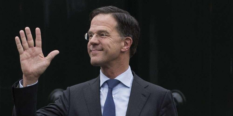 Thủ tướng Hà Lan Mark Rutte tuyên bố áp dụng trở lại các biện pháp giãn cách xã hội để phòng dịch (Ảnh: EPA).