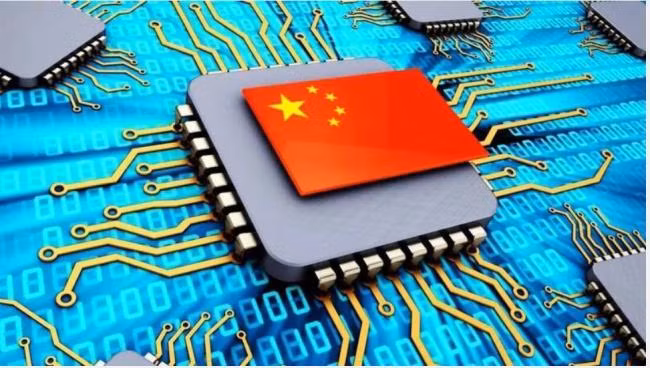 Sản xuất chip hiện đang là điểm nóng nhất trong cuộc chiến công nghệ Mỹ - Trung (Ảnh: Reuters).