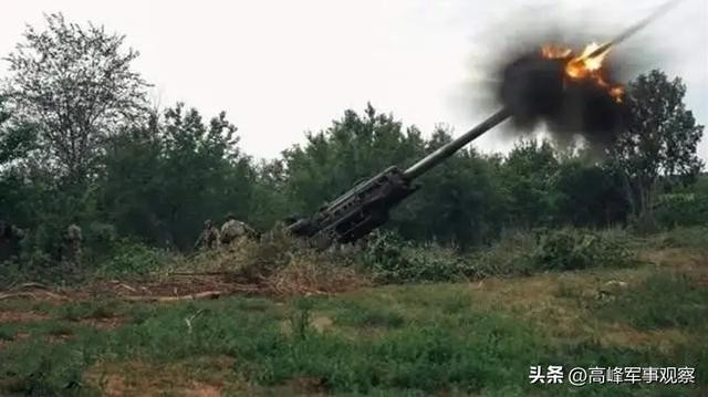 Lựu pháo M777 có thể sử dụng để bắn đạn M982 Excalibur (Ảnh: Toutiao).