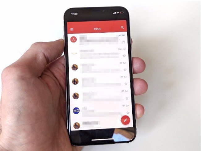 Google cập nhật một số ứng dụng để phù hợp với "tai thỏ" iPhone X ảnh 1