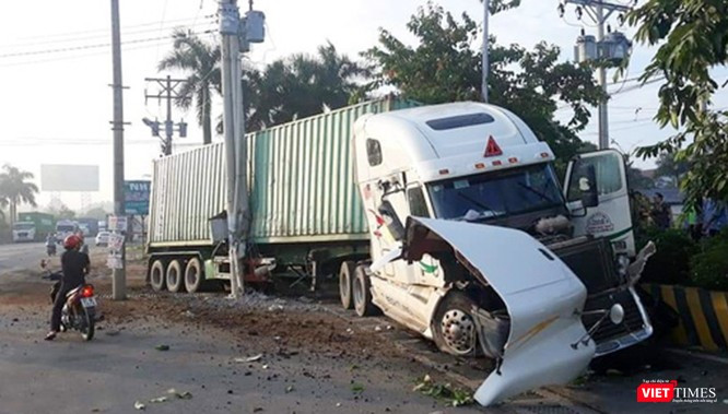 Chiếc container gây tai nạn thảm khốc tại huyện Trảng Bàng, tỉnh Tây Ninh sáng nay.