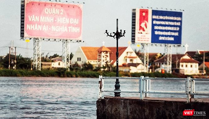 Nhìn từ Q.1 sang là một Q.2 từng đầy hoài bão khi có Khu đô thị mới Thủ Thiêm. Ảnh: Mai Kỳ.