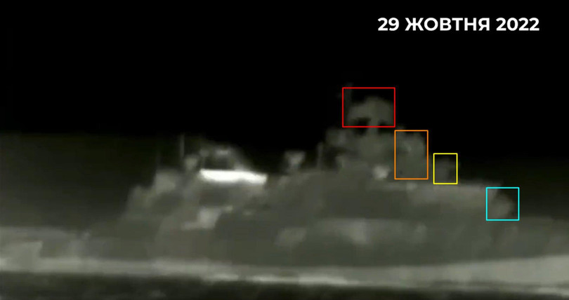 Hình ảnh con tàu của Nga bị tấn công rạng sáng 29/10 (Ảnh: chinatimes). Hình ảnh con tàu của Nga bị tấn công rạng sáng 29/10 (Ảnh: chinatimes).