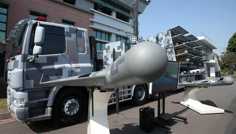 Máy bay không người lái tự sát chống bức xạ Jianxiang và xe phóng được Đài Loan trưng bày hôm 15/11 (Ảnh: Chinatimes).