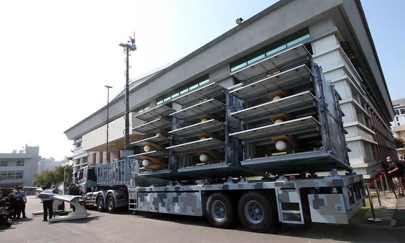 Mỗi xe phóng có thể mang và phóng 12 chiếc Jianxiang (Ảnh: Chinatimes).