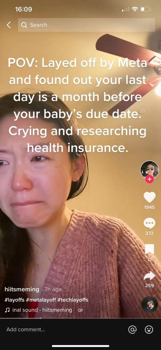 Một nữ nhân viên khóc trên TikTok vì bị sa thải (Ảnh: Sina).