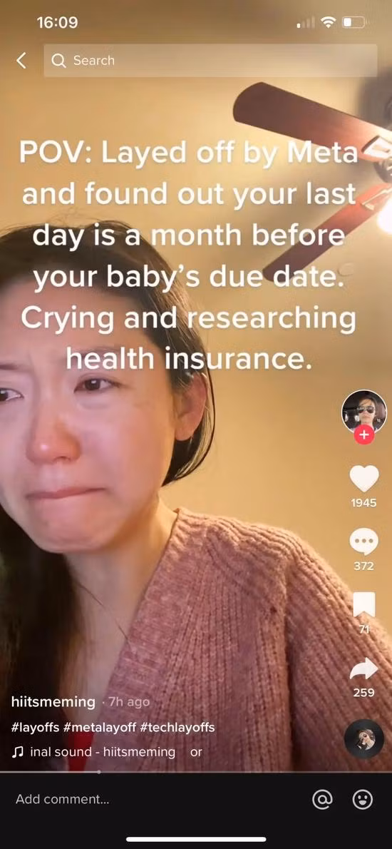 Một nữ nhân viên khóc trên TikTok vì bị sa thải (Ảnh: Sina).