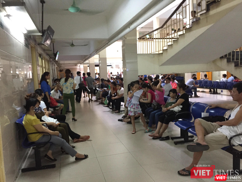 Bệnh nhân đến BV Bạch Mai tăng cao, trong khi trang thiết bị thiếu trầm trọng Bệnh nhân đến BV Bạch Mai tăng cao, trong khi trang thiết bị thiếu trầm trọng