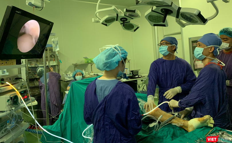 Một ca phẫu thuật thay khớp gối tại BV Việt Đức