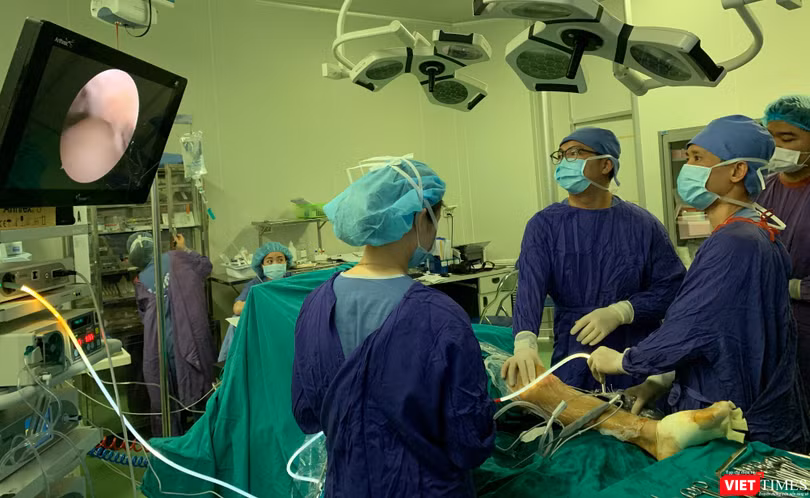 Một ca phẫu thuật thay khớp gối tại BV Việt Đức