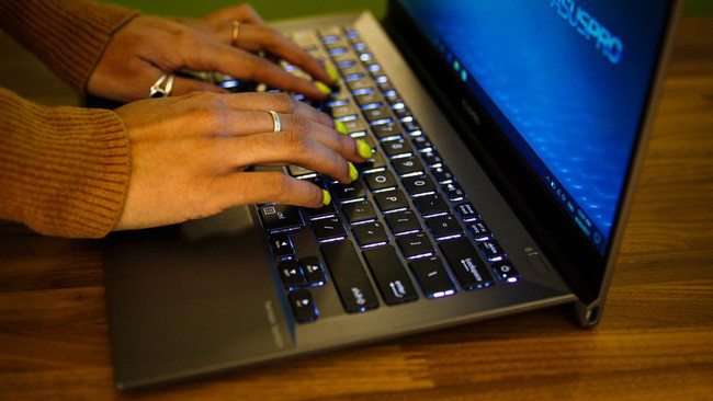 Đánh giá laptop Asus Pro B9440 ảnh 11