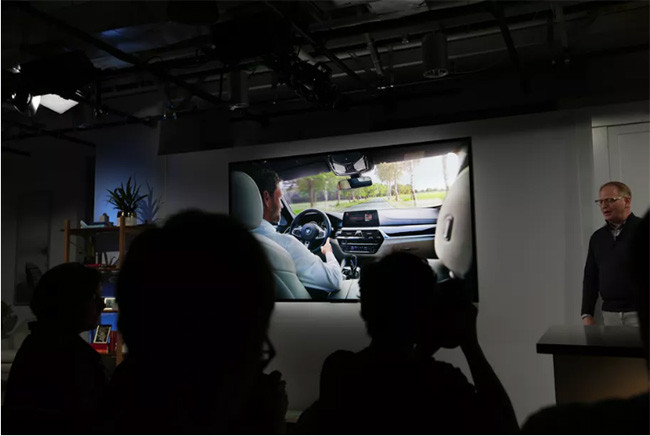 Xe hơi BMW tích hợp trợ lý ảo Alexa: Hổ mọc thêm cánh? ảnh 1