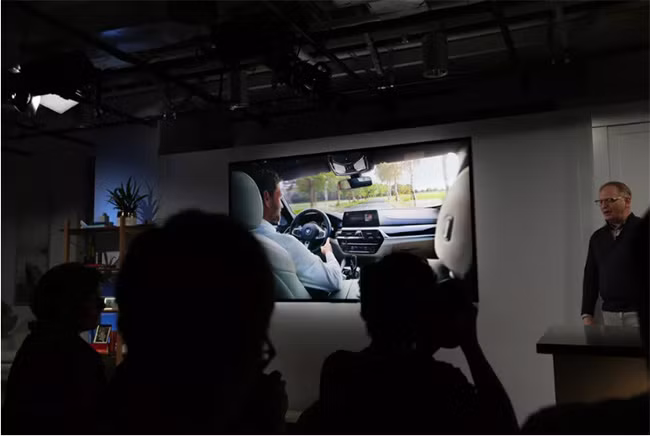 Xe hơi BMW tích hợp trợ lý ảo Alexa: Hổ mọc thêm cánh? ảnh 1