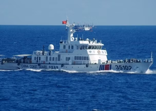 Ngày 30/12.Bộ Ngoại giao Indonesia đã triệu Đại sứ Trung Quốc đến trao công hàm phản đối tàu hải cảnh Trung Quốc xâm phạm vùng đặc quyền kinh tế nước này. Ảnh: tàu Hải cảnh Trung Quốc (Ảnh: Đông Phương).
