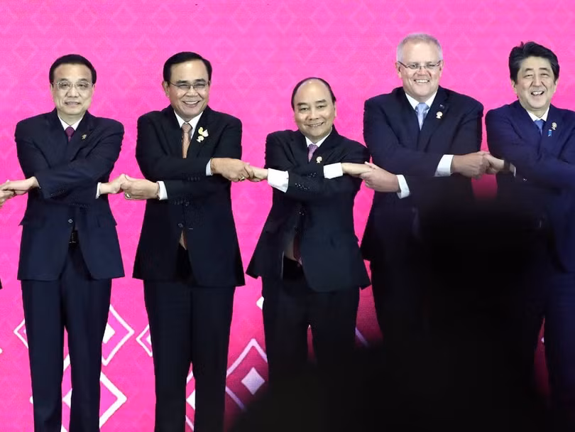 Một tháng sau ngày đạt được sự nhất trí với 14 quốc gia khác về nội dung Hiệp định đối tác kinh tế toàn diện khu vực (RCEP), Nhật Bản đột nhiên tuyên bố sẽ không ký.