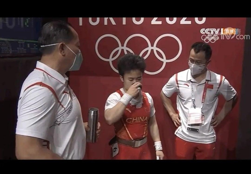 Nhà vô địch cử tạ nữ Hou Zhihui