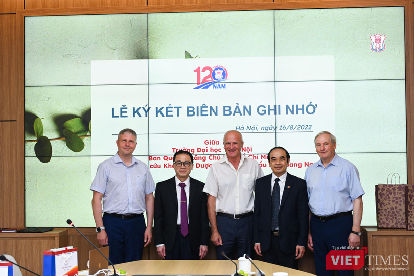 Lãnh đạo Trường Đại học Y Hà Nội và các nhà khoa học của FSBSI VILAR Liên bang Nga Lãnh đạo Trường Đại học Y Hà Nội và các nhà khoa học của FSBSI VILAR Liên bang Nga