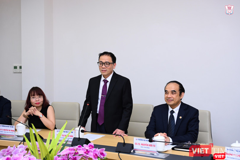 GS.TS Tạ Thành Văn - Chủ tịch Hội đồng Trường Đại học Y Hà Nội – tin tưởng những nội dung ký kết sẽ sớm trở thành hiện thực GS.TS Tạ Thành Văn - Chủ tịch Hội đồng Trường Đại học Y Hà Nội – tin tưởng những nội dung ký kết sẽ sớm trở thành hiện thực