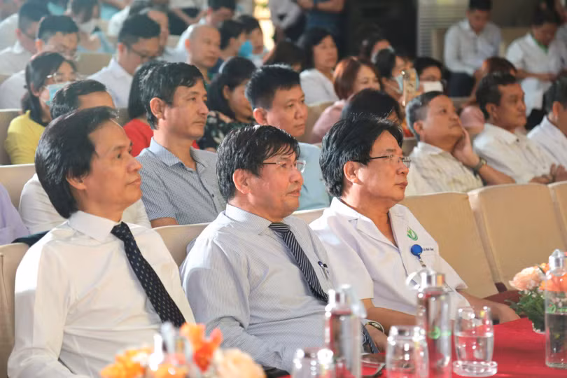 Tại lễ trao quyết định kiêm nhiệm chức Giám đốc Trung tâm Điều phối Quốc gia về ghép bộ phận cơ thể người cho PGS.TS Đồng Văn Hệ Tại lễ trao quyết định kiêm nhiệm chức Giám đốc Trung tâm Điều phối Quốc gia về ghép bộ phận cơ thể người cho PGS.TS Đồng Văn Hệ