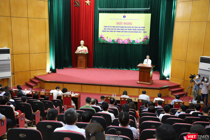 Buổi công bố kết quả lựa chọn nhà thầu các gói thầu cung cấp thuốc giai đoạn 2022-2023 