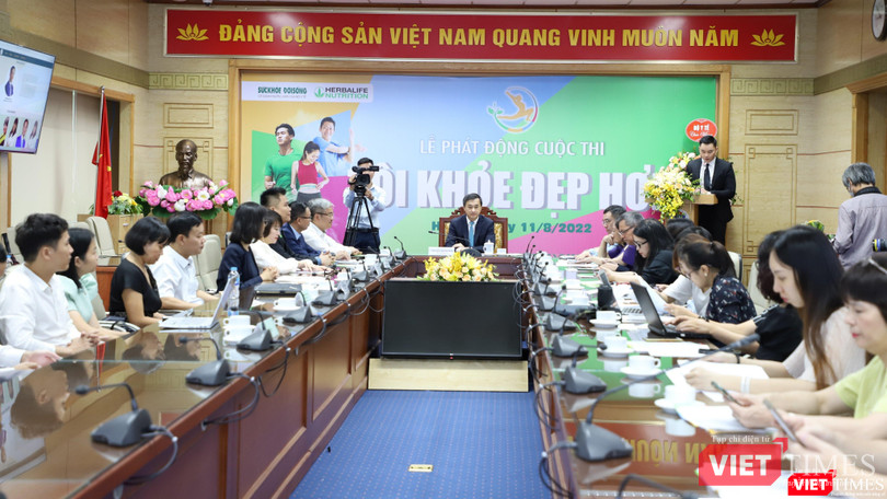 Thứ trưởng Bộ Y tế Trần Văn Thuấn – Trưởng Ban Chỉ đạo cuộc thi - chủ trì lễ phát động