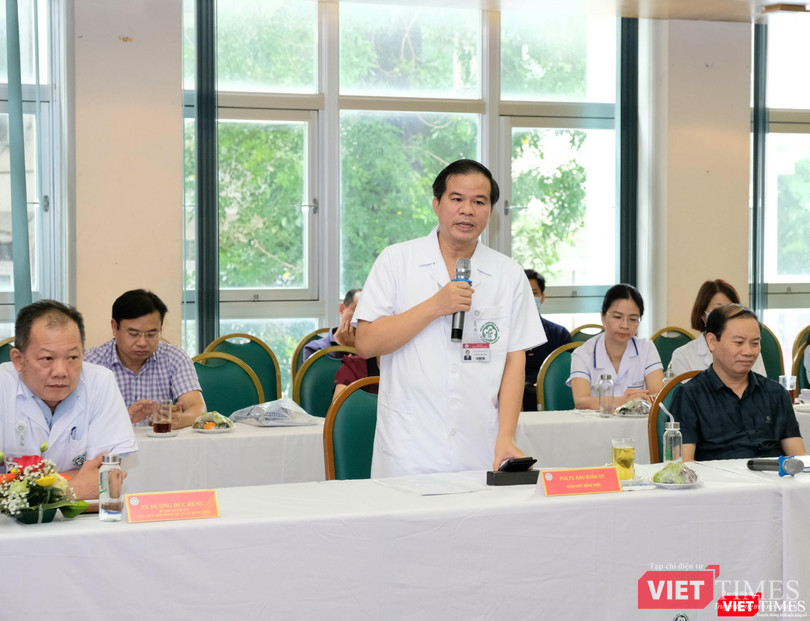 Ông Đào Xuân Cơ - Giám đốc Bệnh viện Bạch Mai phát biểu tại buổi làm việc với đoàn Bộ Y tế Ông Đào Xuân Cơ - Giám đốc Bệnh viện Bạch Mai phát biểu tại buổi làm việc với đoàn Bộ Y tế